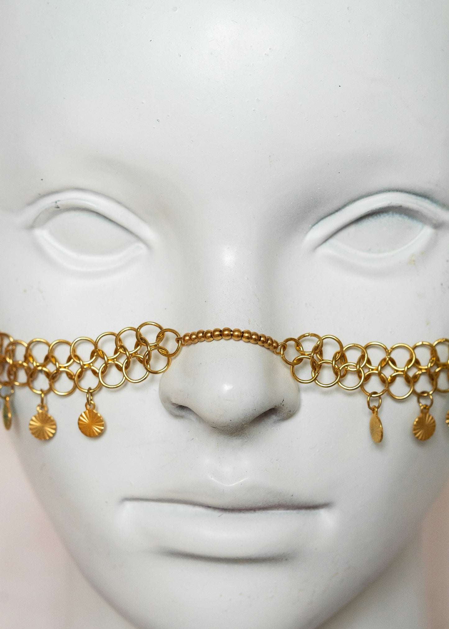 Chaîne de visage en acier inoxydable doré, fleur en perles vertes, pendentif zircon émeraude. Accessoire boho chic pour festival.