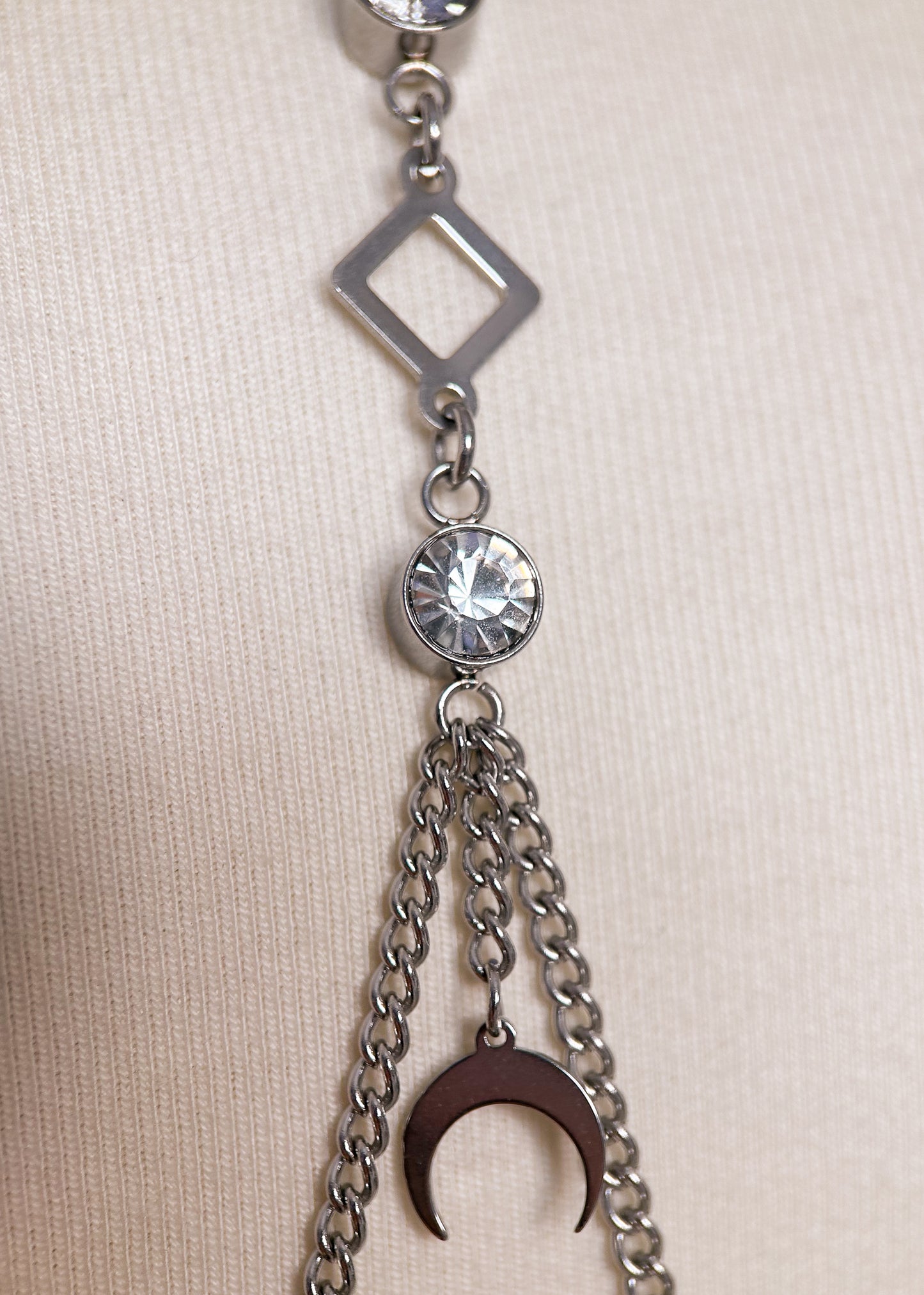 Chaîne de corps en acier inoxydable avec zircon et pendentif lune, bijou céleste, mystique, minimaliste, festival, soirée.