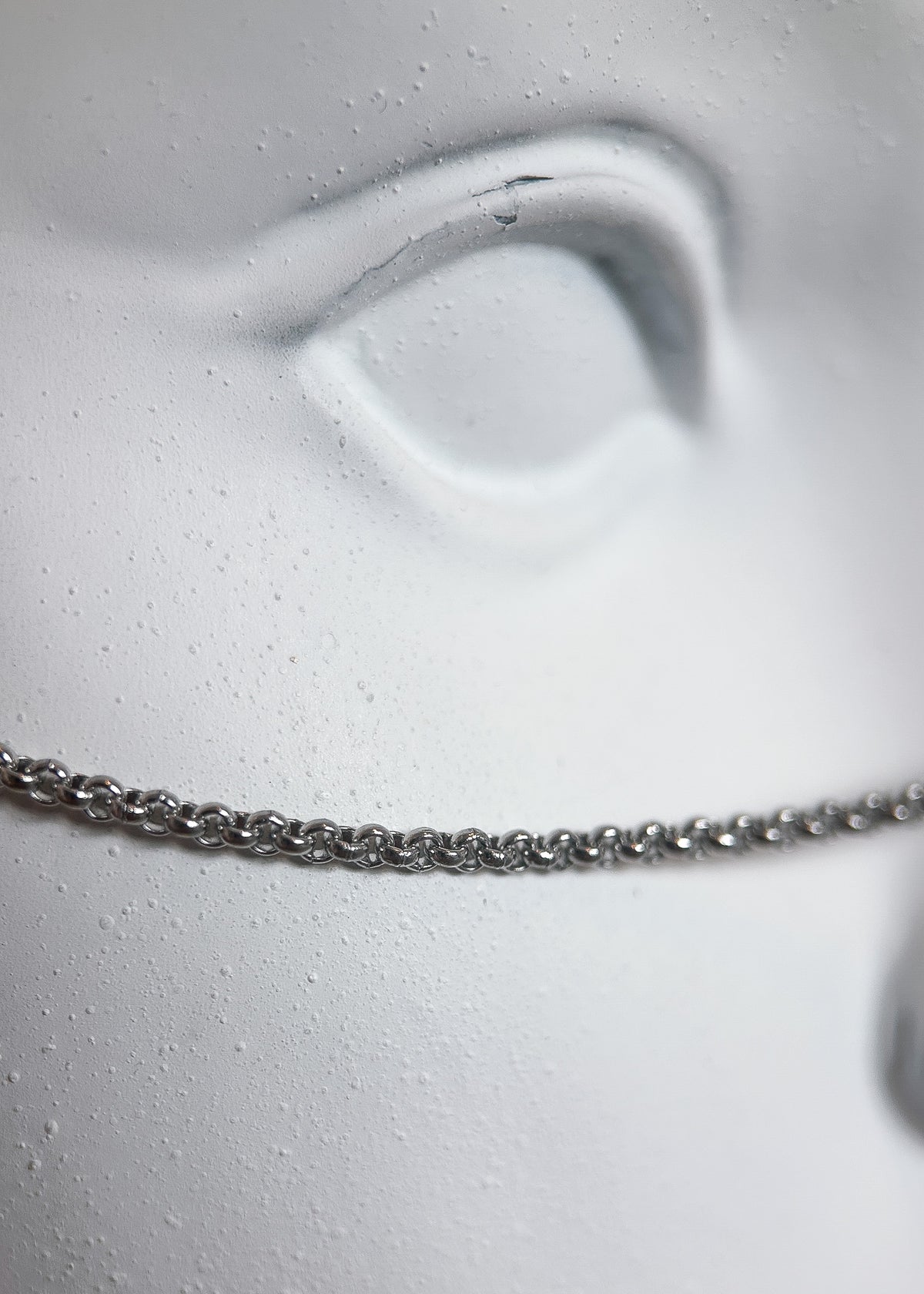 Chaîne de visage en acier inoxydable, bridge du nez en argent sterling 925, perles de jade, fait main à Montréal. Bijou facial minimaliste, bohème moderne.