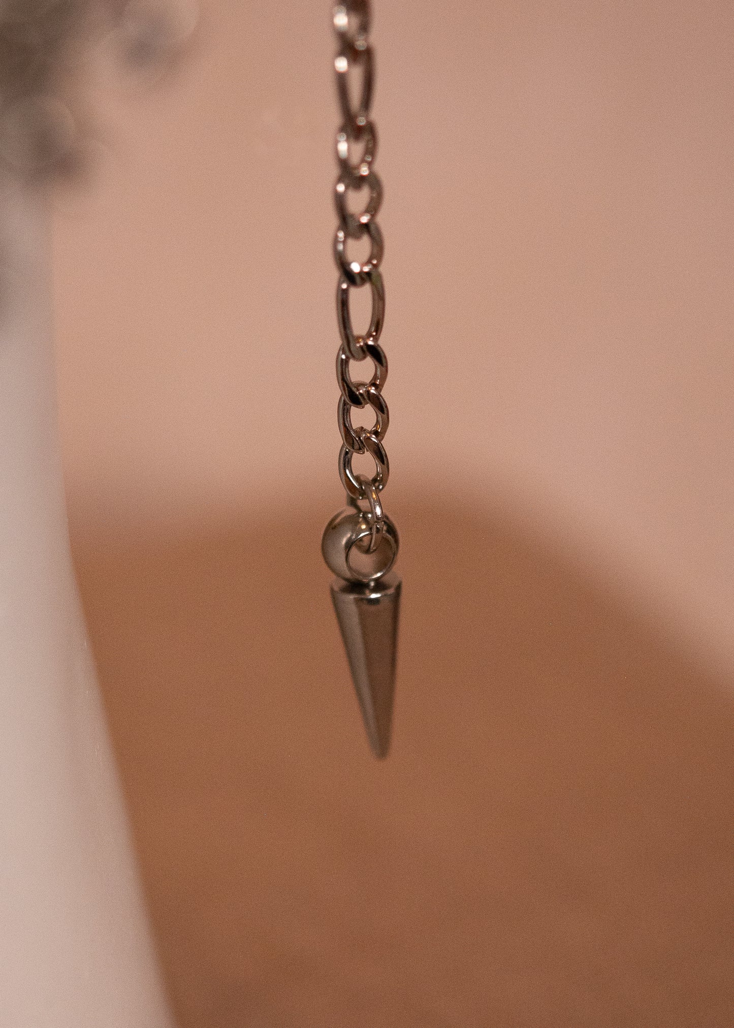 Chaîne de visage motif chainmail fait main avec pampilles étoilées. Bijou guerrier, viking, idéal festival ou costume.