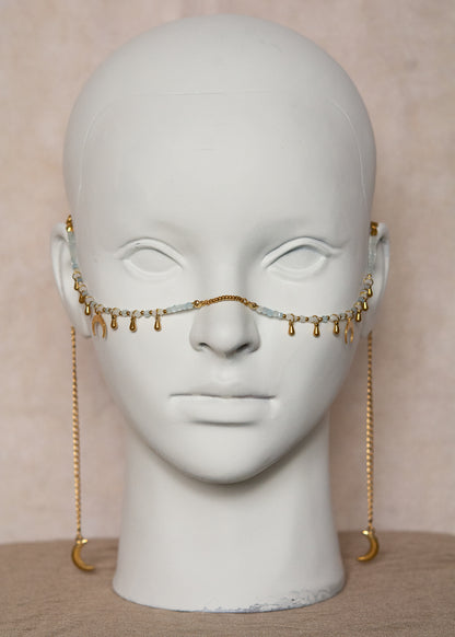 Chaîne de visage en acier inoxydable plaqué or, aigue-marine, perles nacrées, charms lune. Fait main à Montréal. Bijou facial festival, photoshoot, costume. Bijou céleste boho doré.
