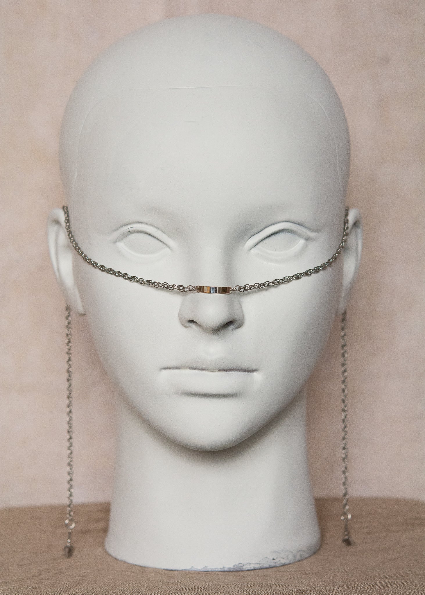 Chaîne de visage en acier inoxydable, bridge artisanal en argent sterling 925, pendentifs pique. Fait main à Montréal. Bijou facial festival, performance, photoshoot. Bijou alternatif minimaliste.