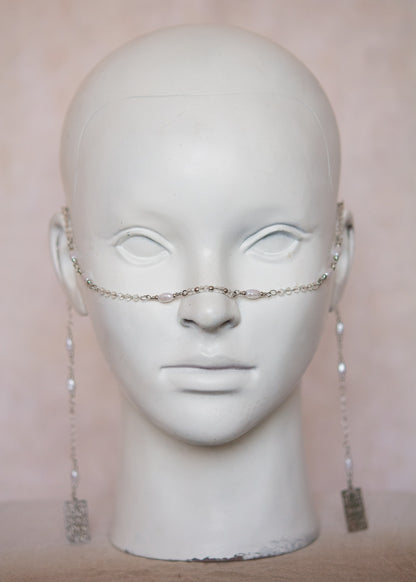 Bijou facial léger en aluminium, perles et breloques géométriques. Accessoire festival, costume, danse, rituel ou photoshoot oriental.