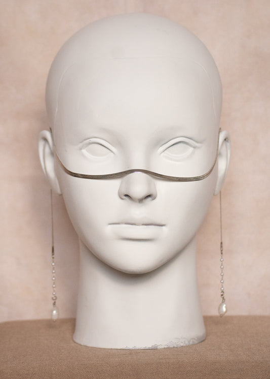 Bijou facial minimaliste en chaîne serpent, acier inoxydable avec perles synthétiques et perle d'eau douce. Look épuré, élégant, festival. Fait main à Montréal.