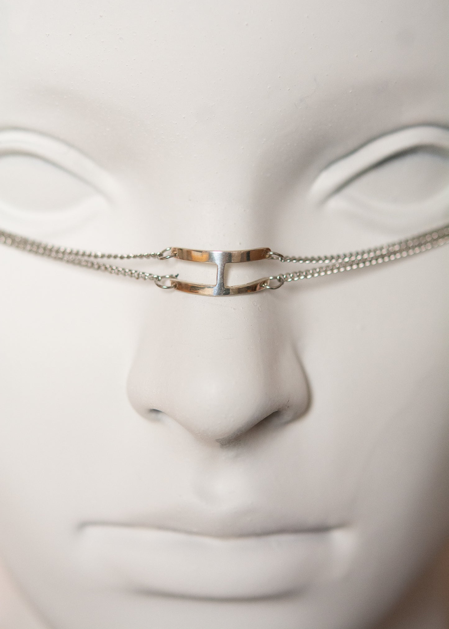 Chaîne de visage en acier inoxydable, bridge artisanal en argent sterling 925, pendentifs spike. Fait main à Montréal. Bijou facial festival, performance, photoshoot. Bijou alternatif goth.