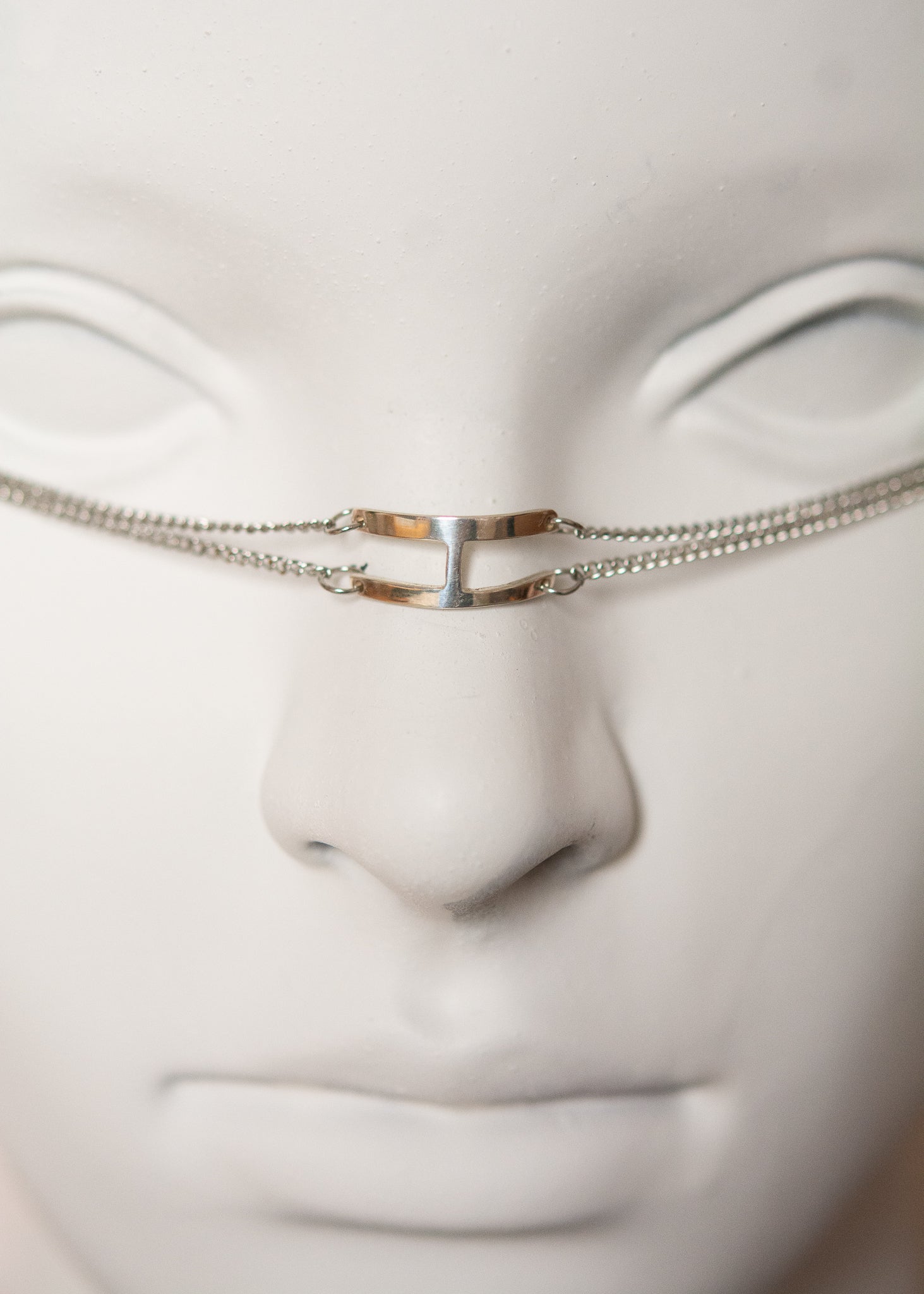 Chaîne de visage en acier inoxydable, bridge artisanal en argent sterling 925, pendentifs spike. Fait main à Montréal. Bijou facial festival, performance, photoshoot. Bijou alternatif goth.