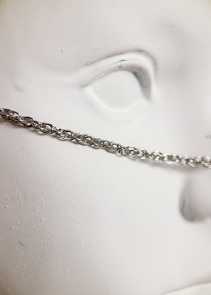 Chaîne de visage en acier inoxydable, bridge artisanal en argent sterling 925, pendentifs pique. Fait main à Montréal. Bijou facial festival, performance, photoshoot. Bijou alternatif minimaliste.