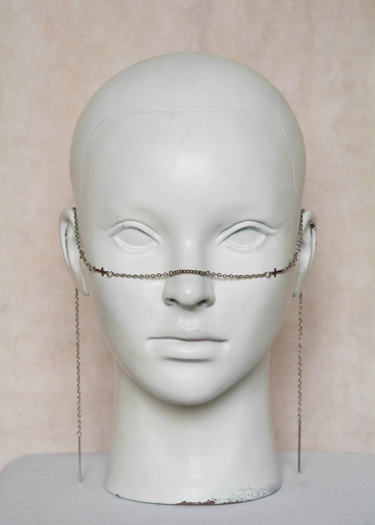 Chaîne de visage en acier inoxydable argenté, détails croix et tige d’acier. Bijou talisman minimaliste.