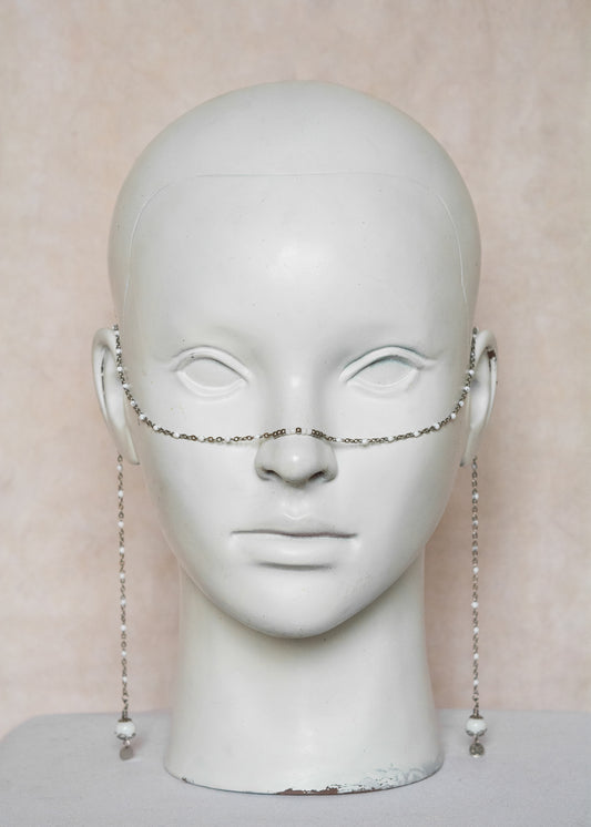Chaîne de visage en acier inoxydable argenté, émail blanc et perles blanches. Bijou mariage, accessoire boho chic.