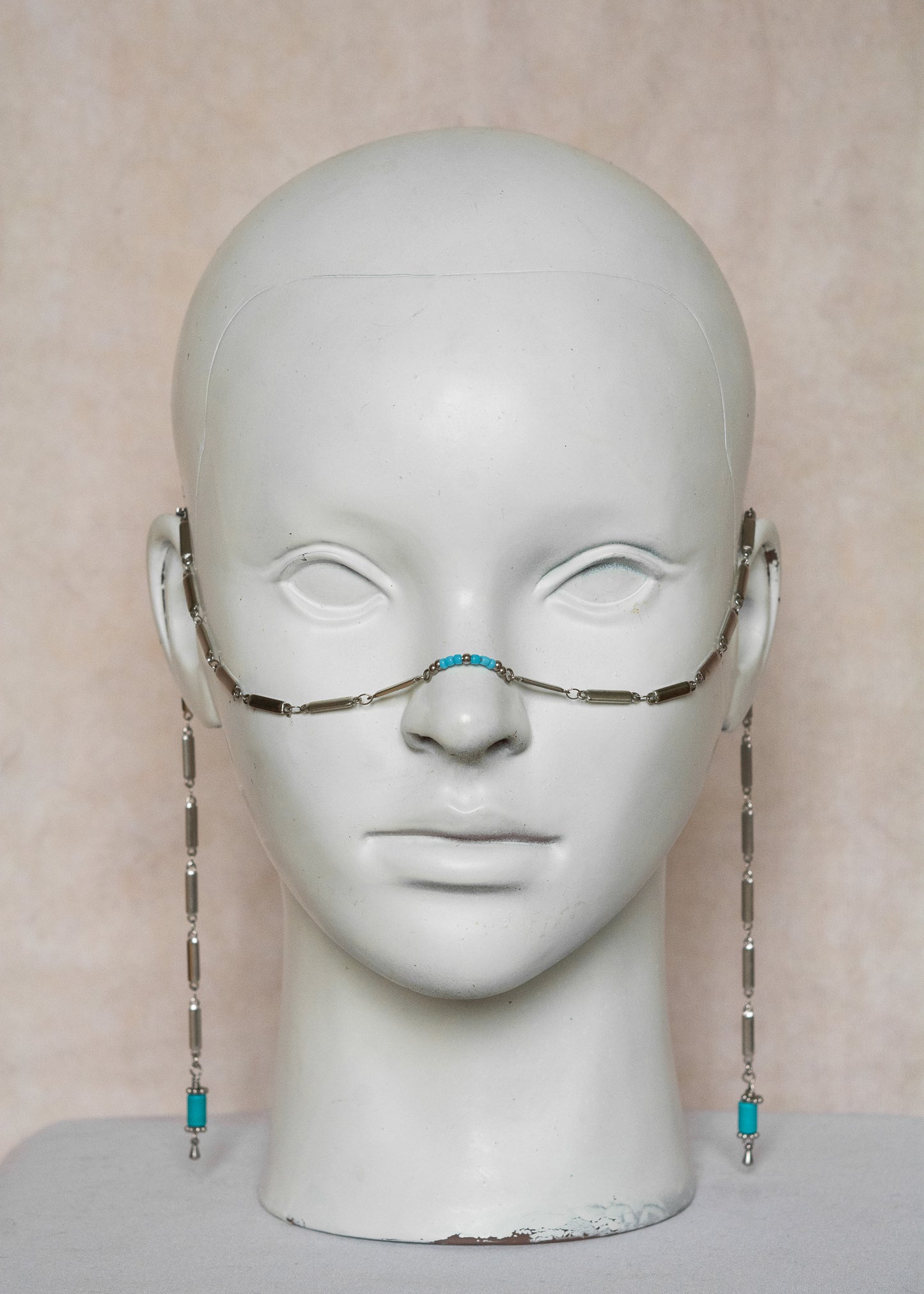 Chaîne de visage en acier inoxydable argenté, maillage rectangulaire, pierres de turquoise reconstituée. Bijou facial boho chic festival.