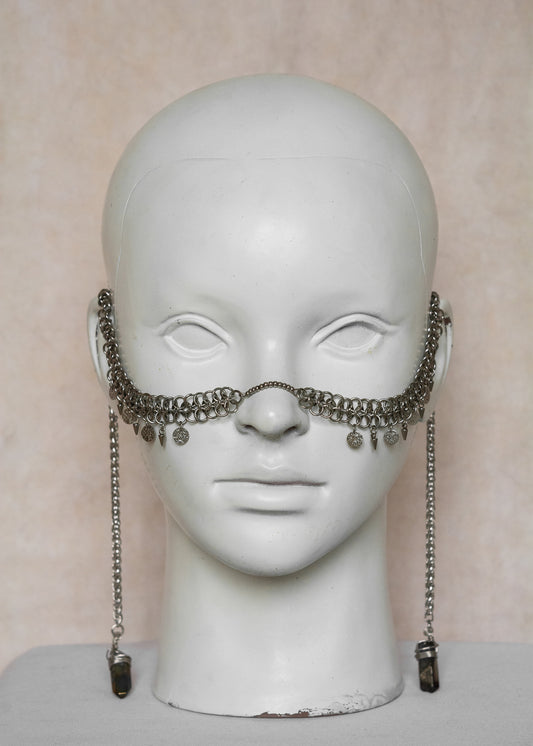 Chaîne de visage en acier inoxydable argenté, tissage chainmail, disques et piques métalliques, agate druzy fumée. Bijou tribal festival.