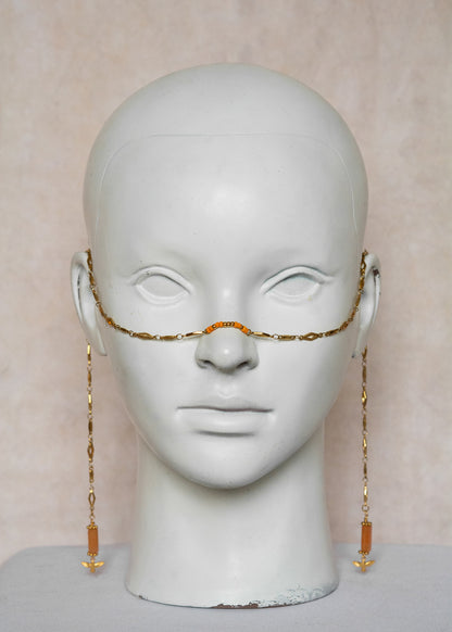 Chaîne de visage en acier inoxydable doré, maillage losange, pierres d’agate orange et charm oiseau. Bijou boho chic solaire.