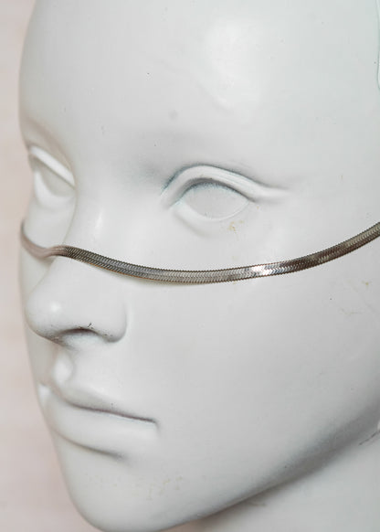 Chaîne de visage en acier inoxydable argenté, maille serpent, détails coquillage. Bijou marin boho chic, été et festival.