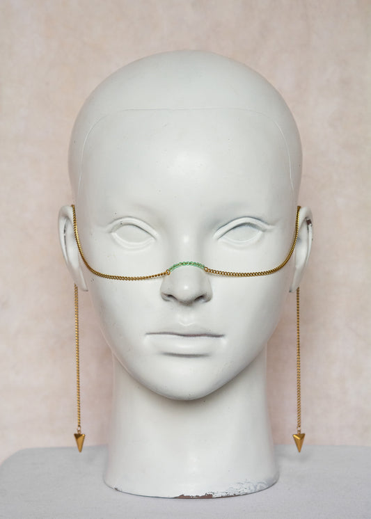 Chaîne de visage en acier inoxydable doré, cristaux vert d’eau translucides, détails géométriques. Bijou facial pour festival, costume, événement spécial.