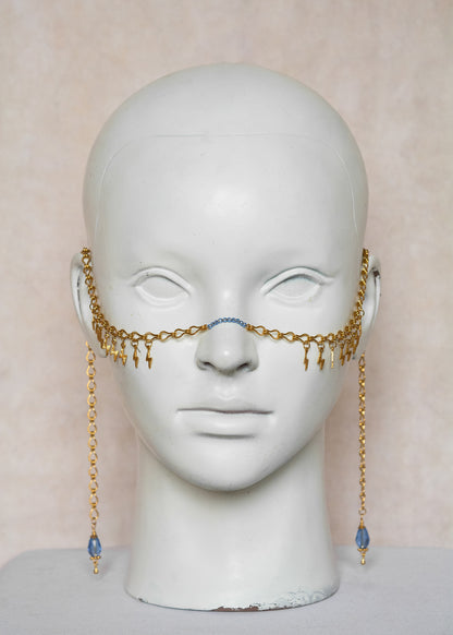 Chaîne de visage en acier inoxydable doré, éclairs dorés, cristaux bleus et perles goutte bleue. Bijou festival ou cosplay mythologie grecque.