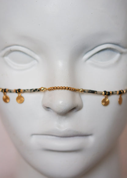 Bijou de visage en jaspe dalmatien, étoile dorée et gouttes acier. Accessoire mystique, costume, photoshoot, look bohème, festival...