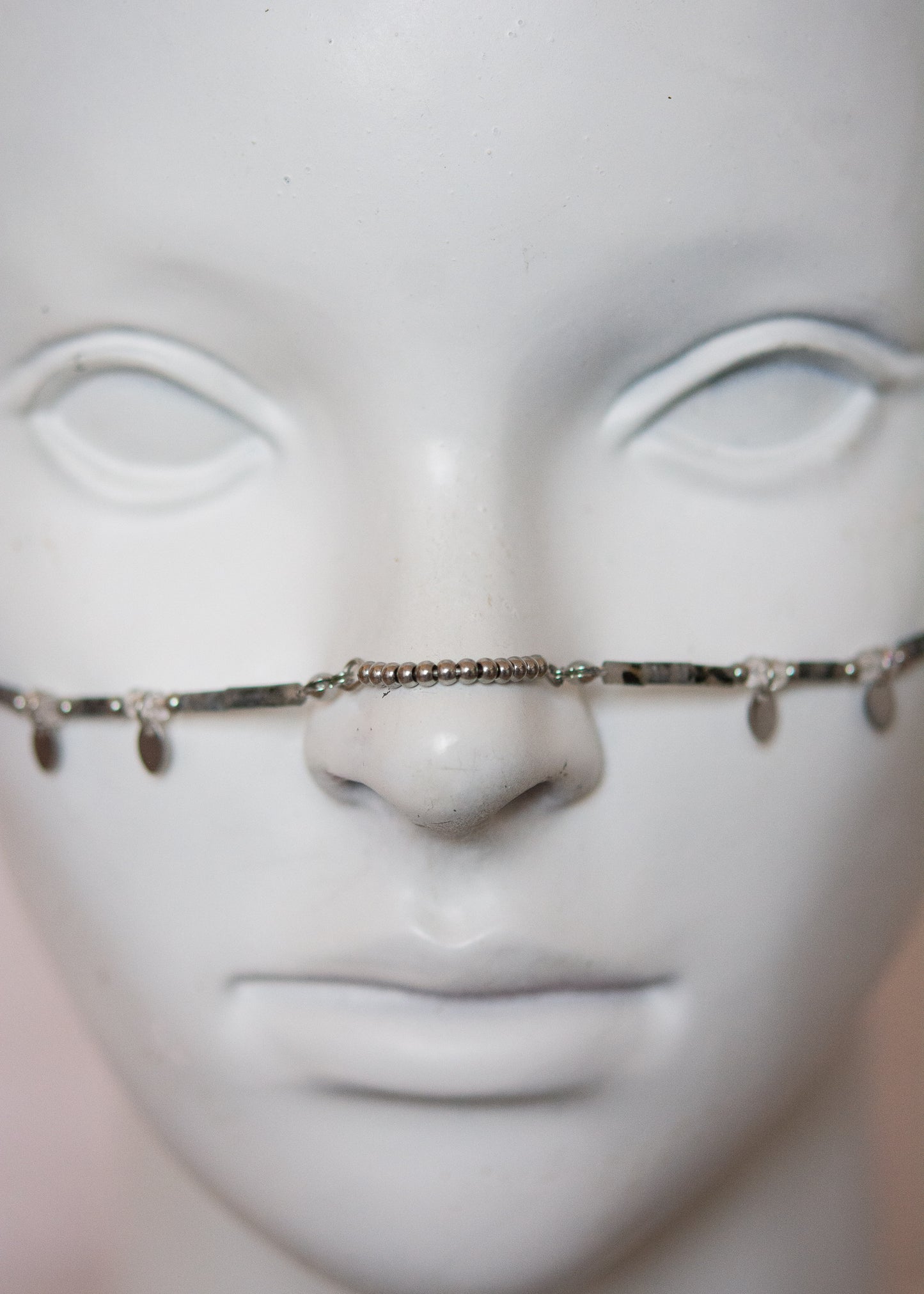 Bijou facial mystique en larvikite, breloques acier et charme en argent 925. Accessoire goth, costume, photoshoot, festival...