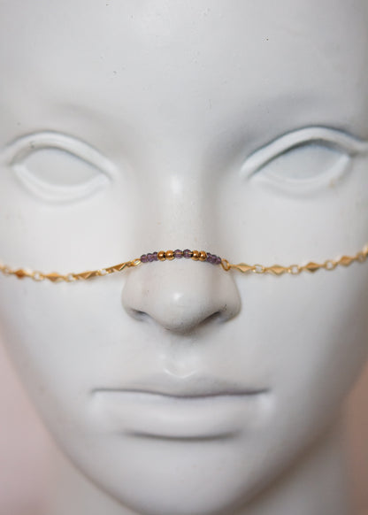 Bijou facial doré avec améthyste violette. Accessoire mystique, festival, oracle, costume ou shoot spirituel.