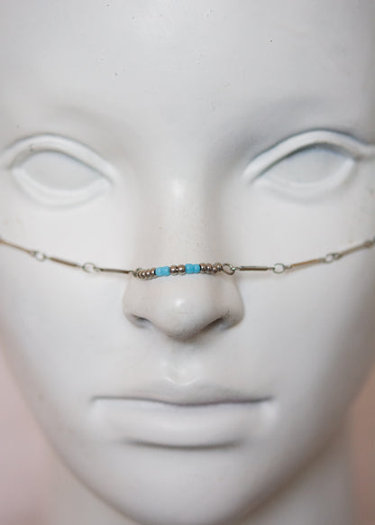 Bijou facial en acier inoxydable avec perles bleues et jaspe. Accessoire rituel, mystique, festival, costume ou shoot ésotérique.