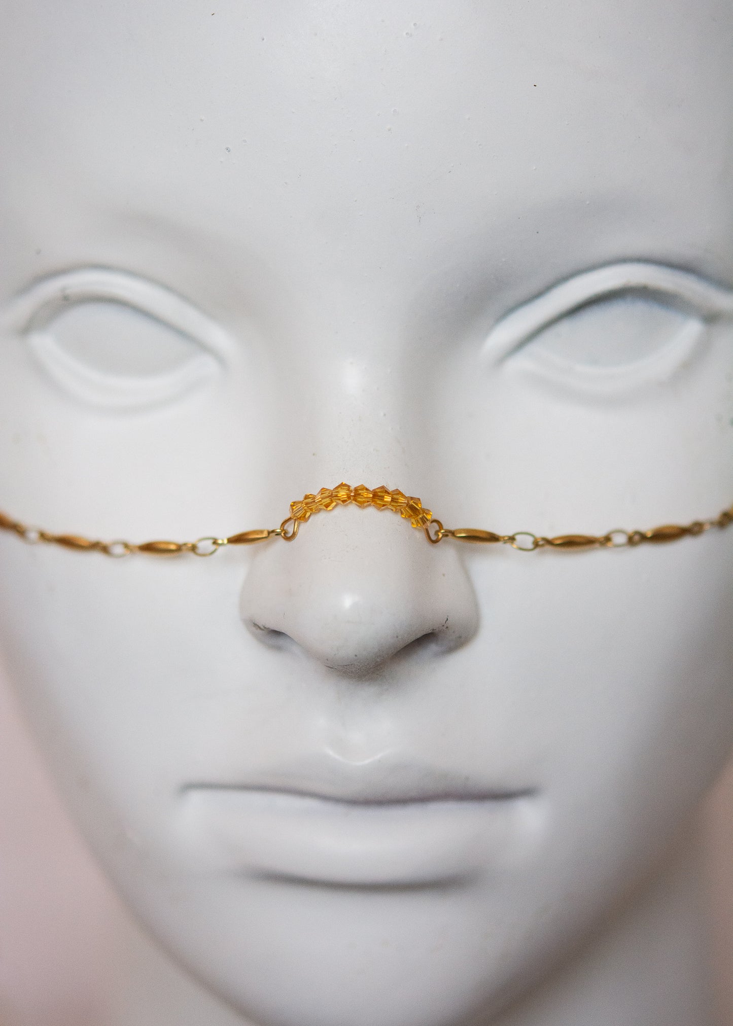 Bijou facial doré fin avec citrine. Parfait pour festival, costume solaire, rituel mystique ou photoshoot lumineux.