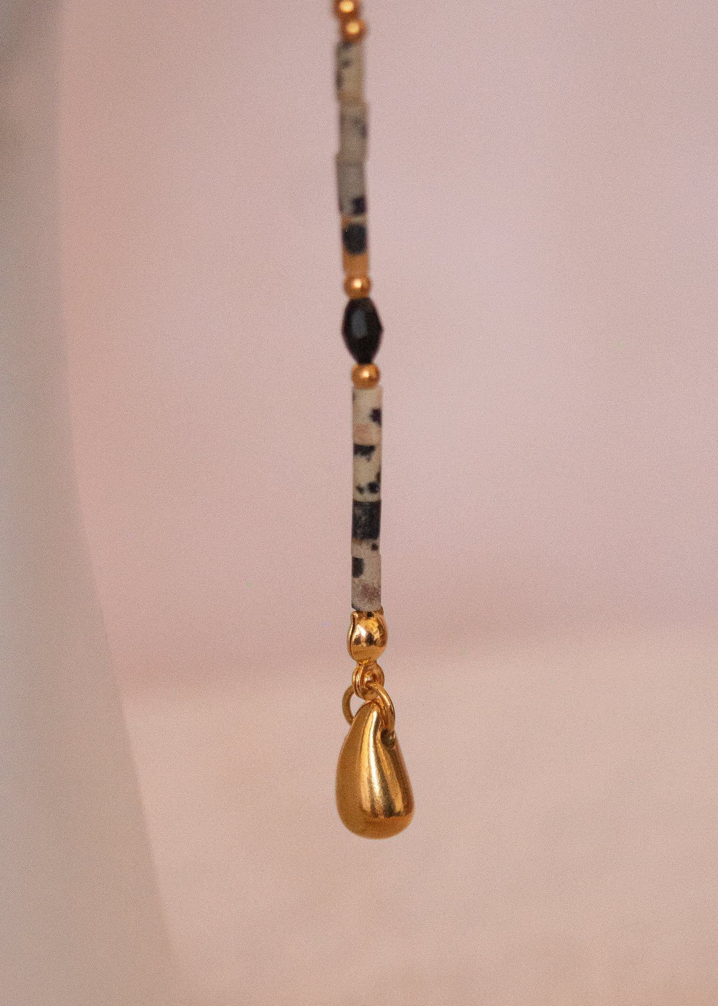 Bijou de visage en jaspe dalmatien, étoile dorée et gouttes acier. Accessoire mystique, costume, photoshoot, look bohème, festival...