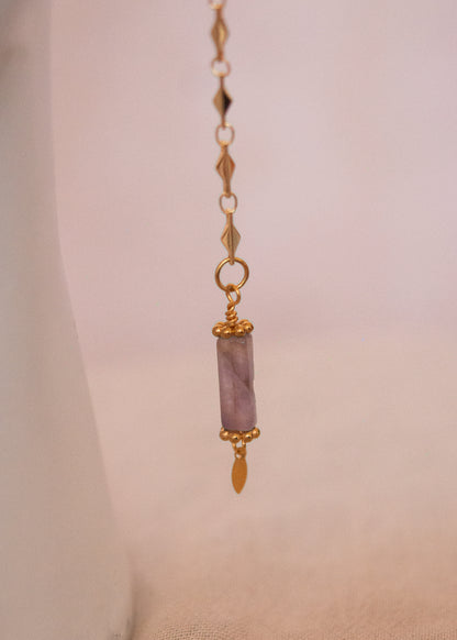 Bijou facial doré avec améthyste violette. Accessoire mystique, festival, oracle, costume ou shoot spirituel.