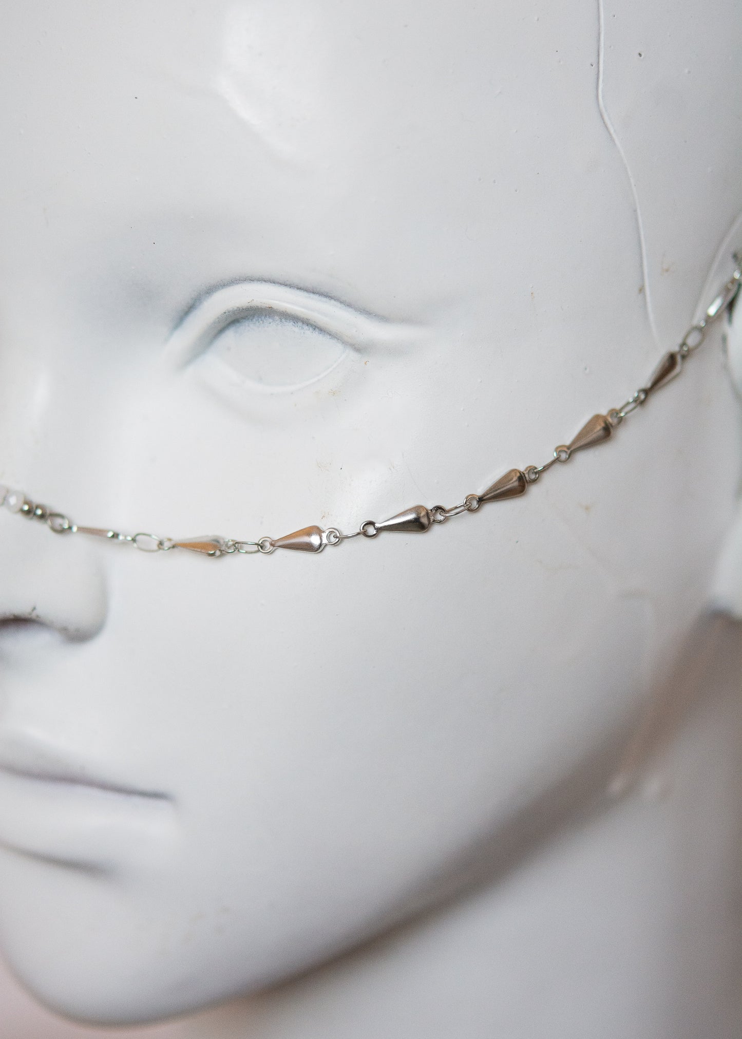 Bijou facial vert mystique. Accessoire rituel, festival, costume, inspiration alchimique ou ésotérique.