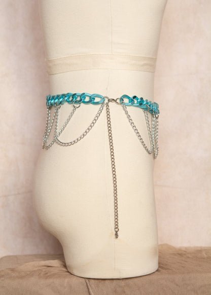 Ceinture de hanche chaînes aluminium bleu et argent, réglable. Style festival, boho, danse orientale, accessoire body chain. Fait main à Montréal.