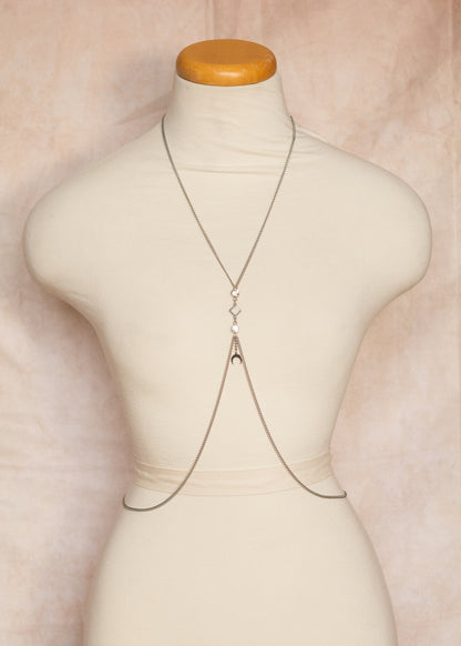 Chaîne de corps en acier inoxydable avec zircon et pendentif lune, bijou céleste, mystique, minimaliste, festival, soirée.