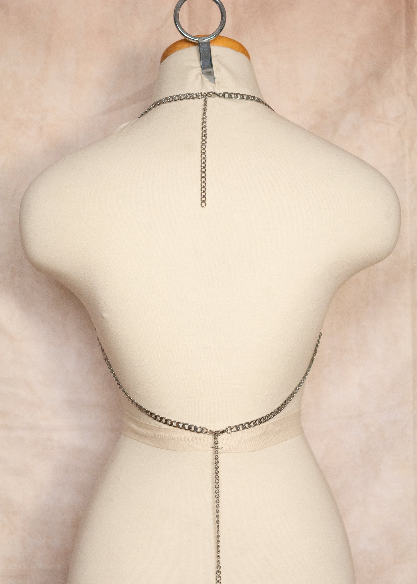 Brassière en maille de disques miroir et chaînes en acier inoxydable. Style armure, festival, scène, costume. Fait main à Montréal. Pièce unique.