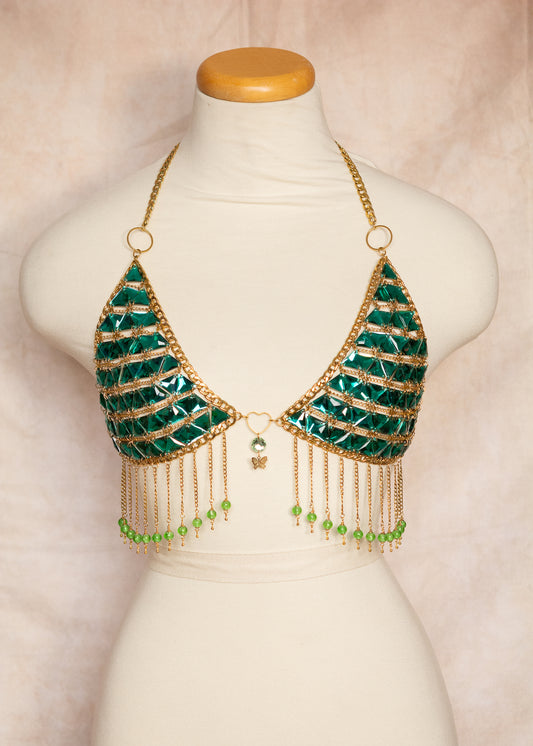 Brassière unique en cristaux de verre émeraude et chaînes d'acier inoxydable plaquées or. Style oriental, festival, costume, burlesque. Fait main à Montréal.