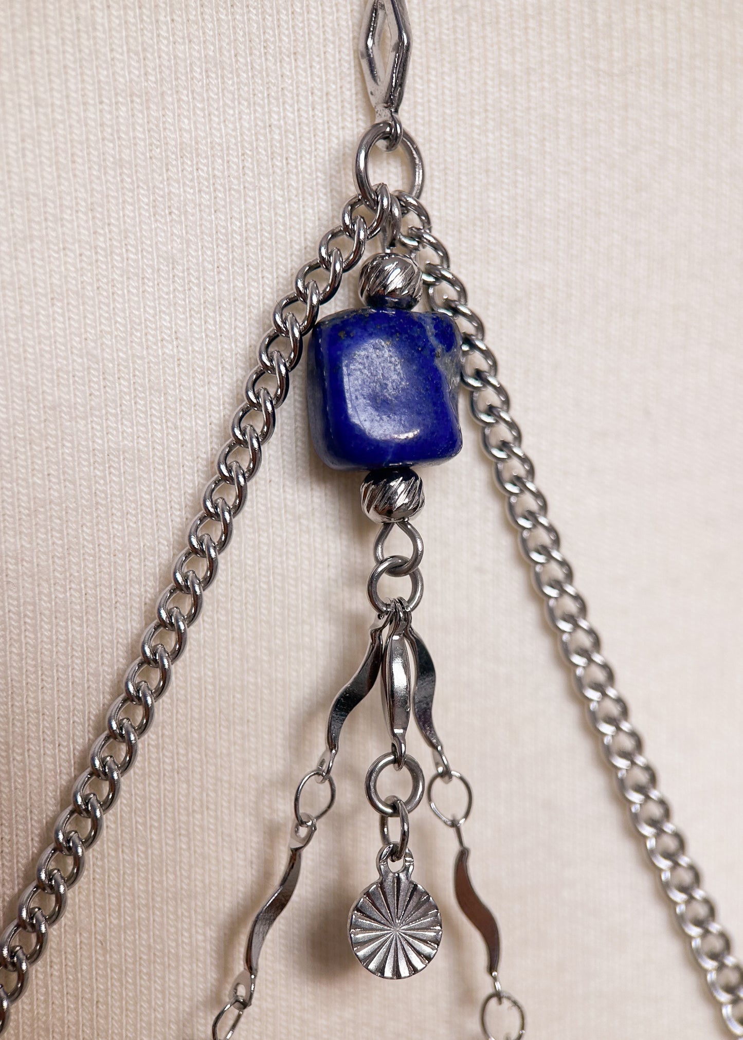 Chaîne de corps en acier inoxydable avec lapis lazuli, bijou bohème, céleste, festival, minimaliste, inspiration antique.