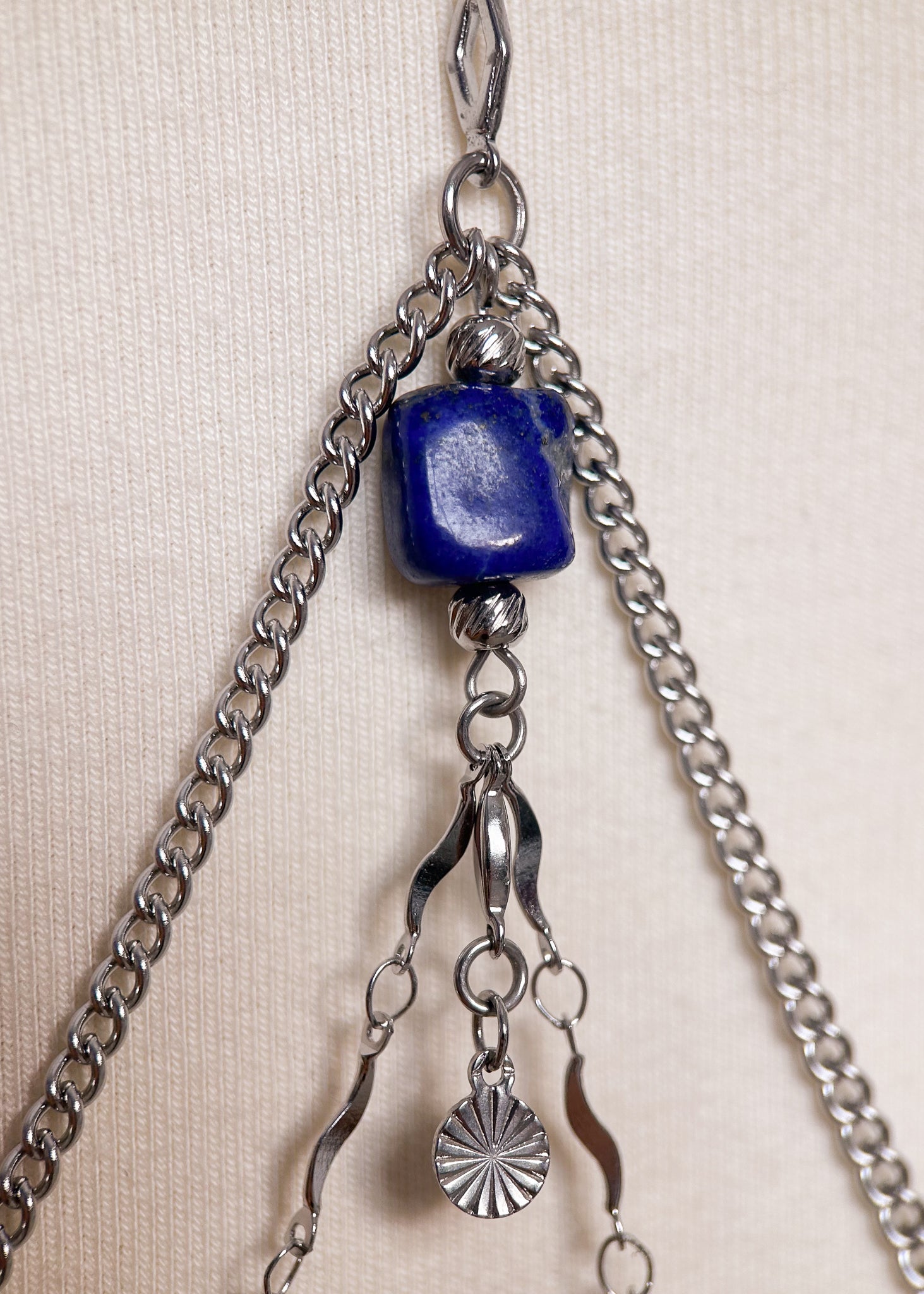 Chaîne de corps en acier inoxydable avec lapis lazuli, bijou bohème, céleste, festival, minimaliste, inspiration antique.