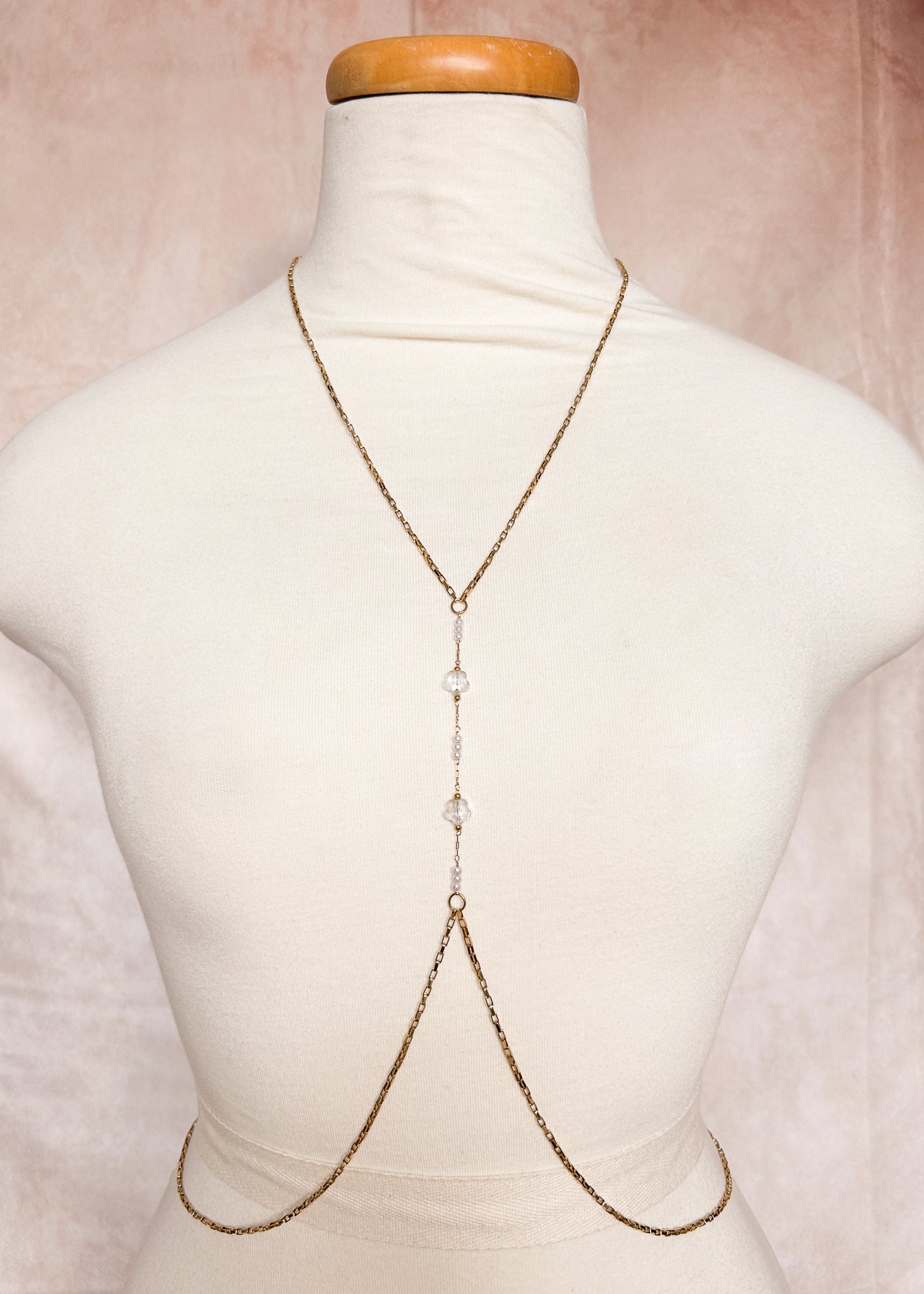 Chaîne de corps fine en acier inoxydable plaqué or avec perles blanches. Bijou délicat, minimaliste, festival, été, mariage.