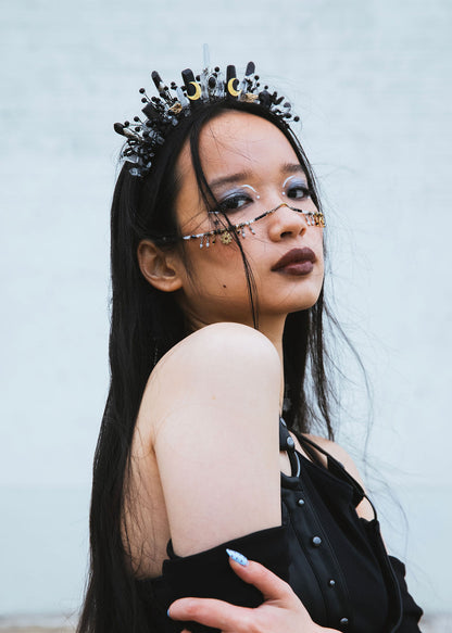 Couronne de quartz et agate noire, chaîne de visage noir et or, pyrite et labradorite. Bijou facial éclipse, goth, festival, fait main à Montréal.