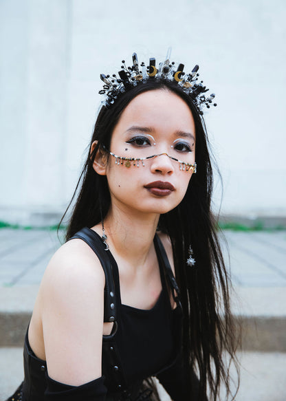Couronne de quartz et agate noire, chaîne de visage noir et or, pyrite et labradorite. Bijou facial éclipse, goth, festival, fait main à Montréal.