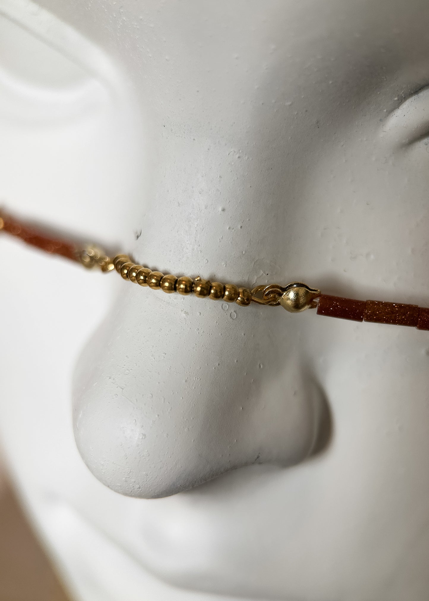 Couronne de quartz et chaîne de visage plaquée or, citrine et grenat. Bijou facial solaire, boho, festival, mariage alternatif, fait main à Montréal.