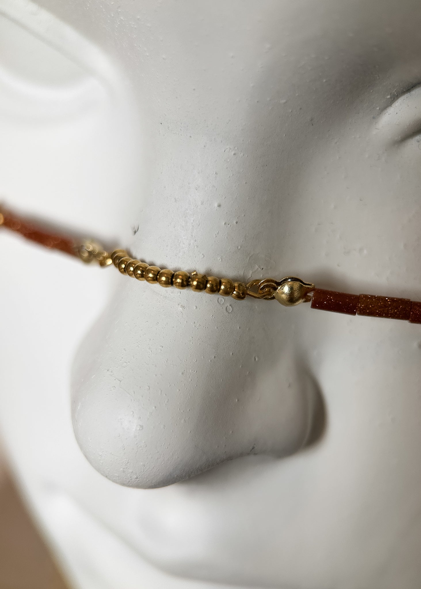 Couronne de quartz et chaîne de visage plaquée or, citrine et grenat. Bijou facial solaire, boho, festival, mariage alternatif, fait main à Montréal.