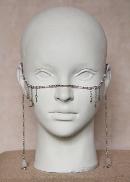 Couronne de quartz et chaîne de visage améthyste et pierre de lune. Bijou facial witchy, lune, festival, mariage alternatif, fait main à Montréal.