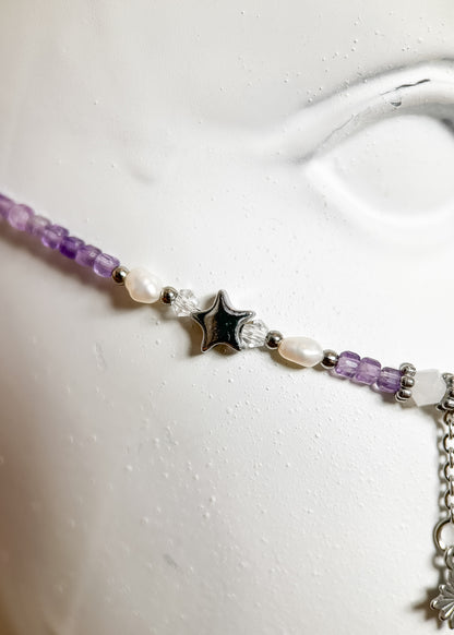 Couronne de quartz et chaîne de visage améthyste et pierre de lune. Bijou facial witchy, lune, festival, mariage alternatif, fait main à Montréal.