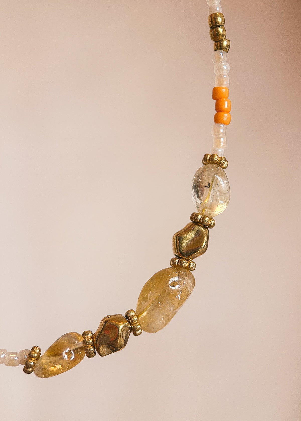 Bracelet de cheville acier inoxydable plaqué or, citrine, fait main à Montréal. Bijou boho pour festival, plage, été.