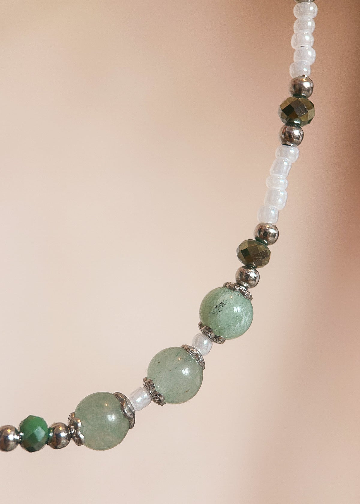 Bracelet de cheville acier inoxydable, aventurine, fait main à Montréal. Bijou boho nature pour festival, plage, été.