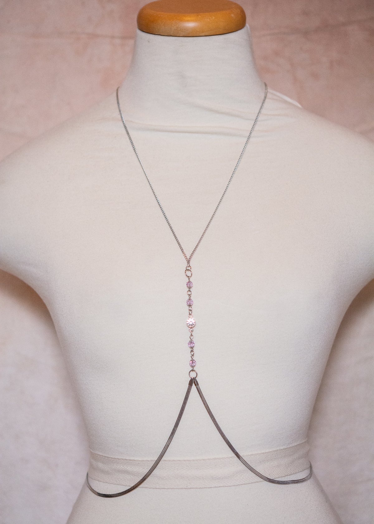 Bijou de corps acier inoxydable, pendentif zircon, chaîne ajustable sur mesure, fait main à Montréal, look minimaliste festival.