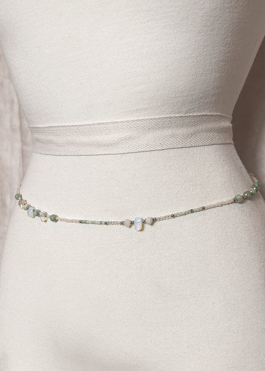 Chaîne de taille acier inoxydable, amazonite et pierre de lune, faite main à Montréal. Bijou boho ajustable pour look hippie chic, festival, plage.