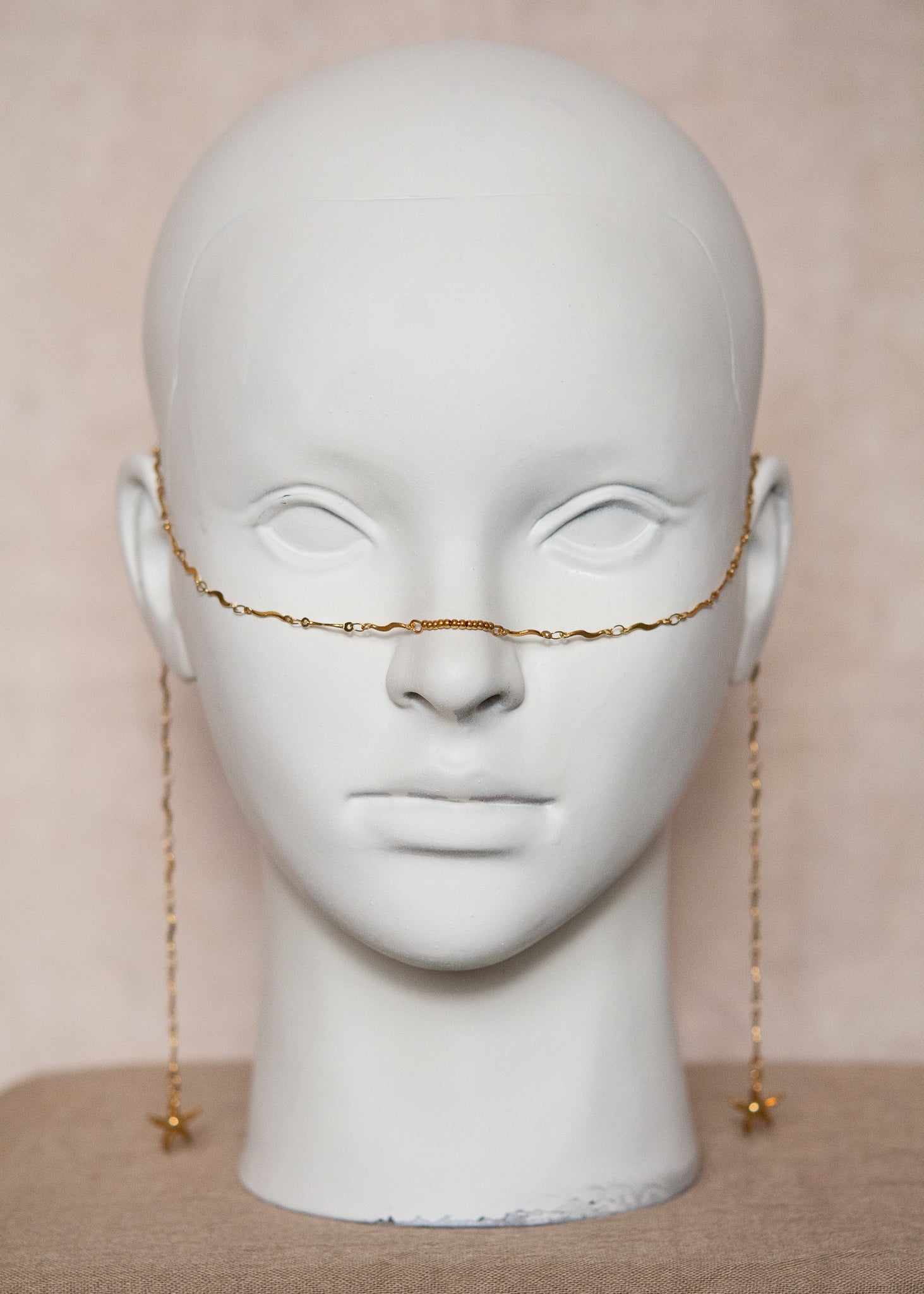 Chaîne de visage dorée avec étoiles de mer, en acier inoxydable plaqué or. Parfaite pour un costume de sirène, un festival d'été ou une séance photo.