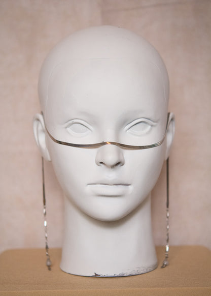 Chaîne de visage acier inoxydable argenté minimaliste, sans bridge, fait main à Montréal. Bijou facial pour festival, rave.