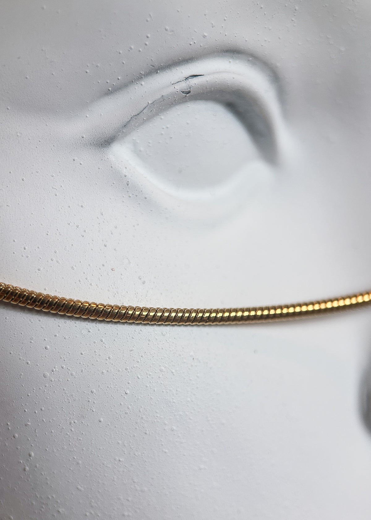 Chaîne de visage acier inoxydable plaqué or, pendentif serpent, fait main à Montréal. Bijou facial mystique pour costume, festival, rave.