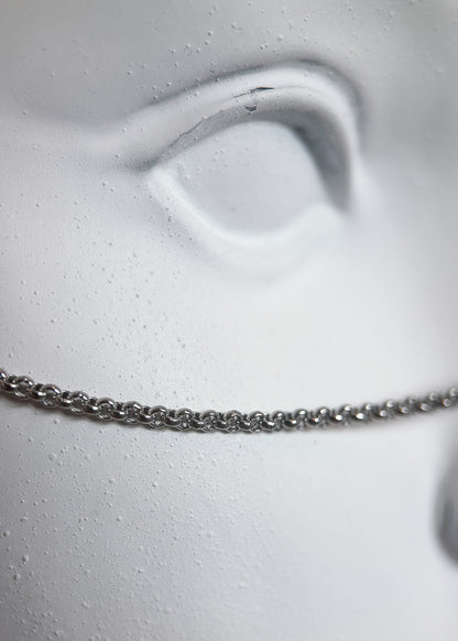 Chaîne de visage en acier inoxydable, bridge du nez en argent sterling 925, perles de jade, fait main à Montréal. Bijou facial minimaliste, bohème moderne.