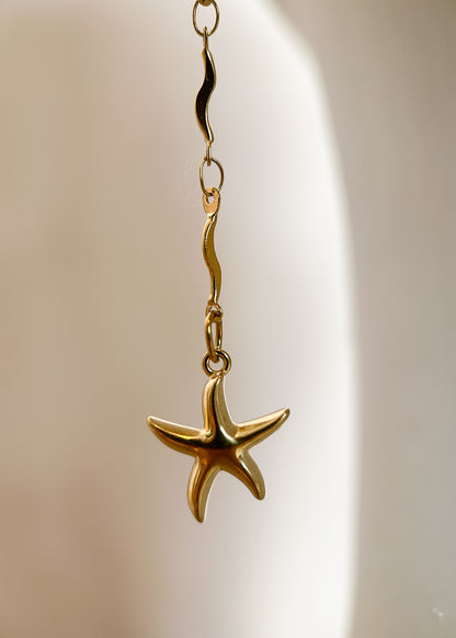 Chaîne de visage dorée avec étoiles de mer, en acier inoxydable plaqué or. Parfaite pour un costume de sirène, un festival d'été ou une séance photo.