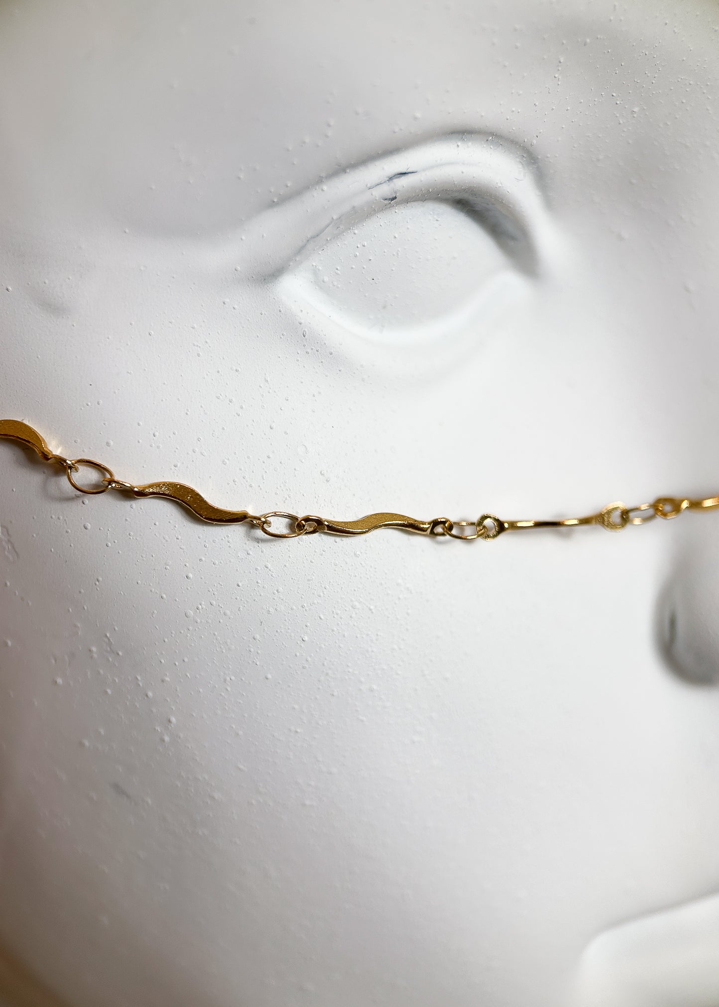 Chaîne de visage dorée avec étoiles de mer, en acier inoxydable plaqué or. Parfaite pour un costume de sirène, un festival d'été ou une séance photo.
